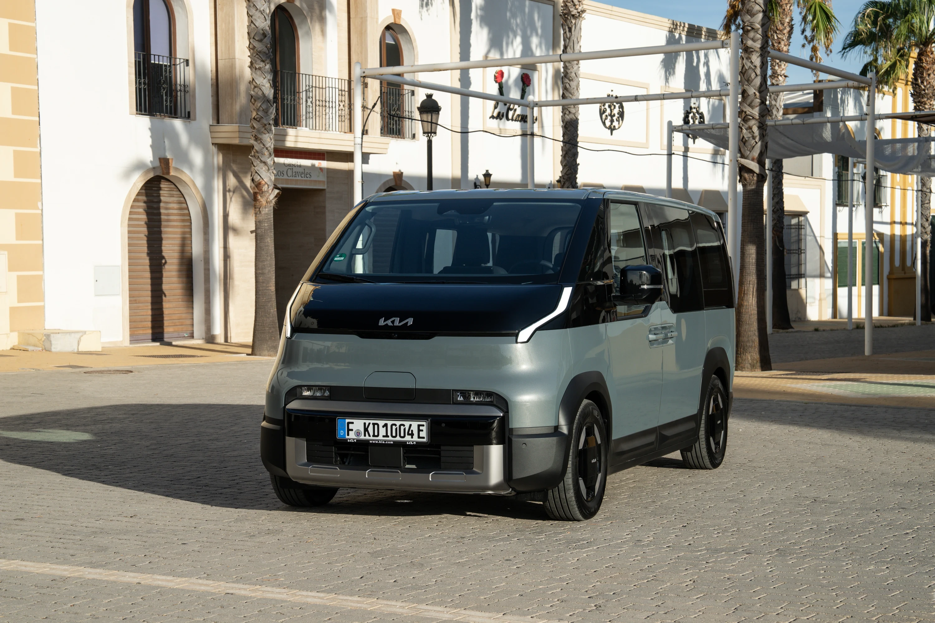 Kia PV5 Passenger Standard Range exterior view