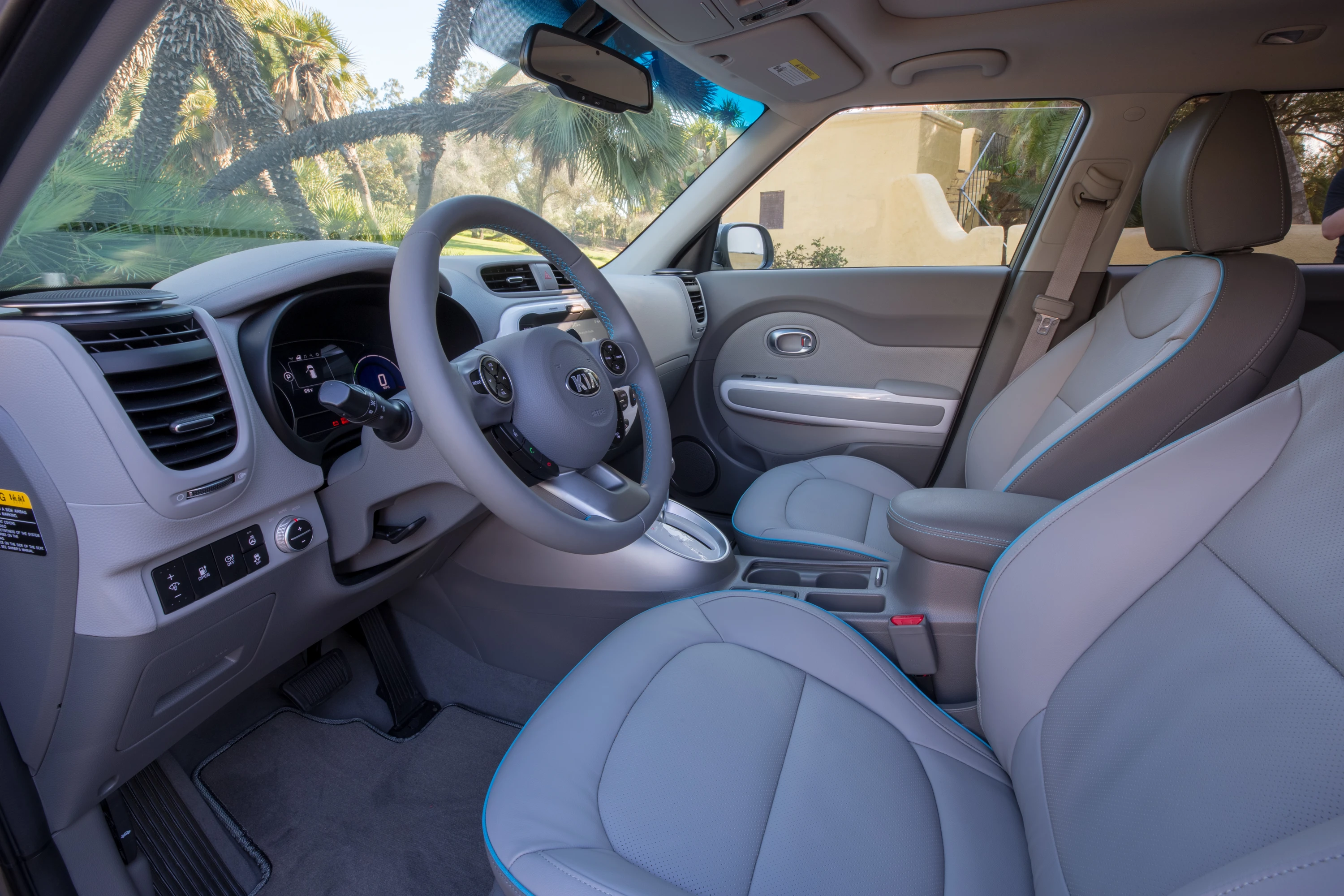 Kia Soul EV 30 kWh frontseats view