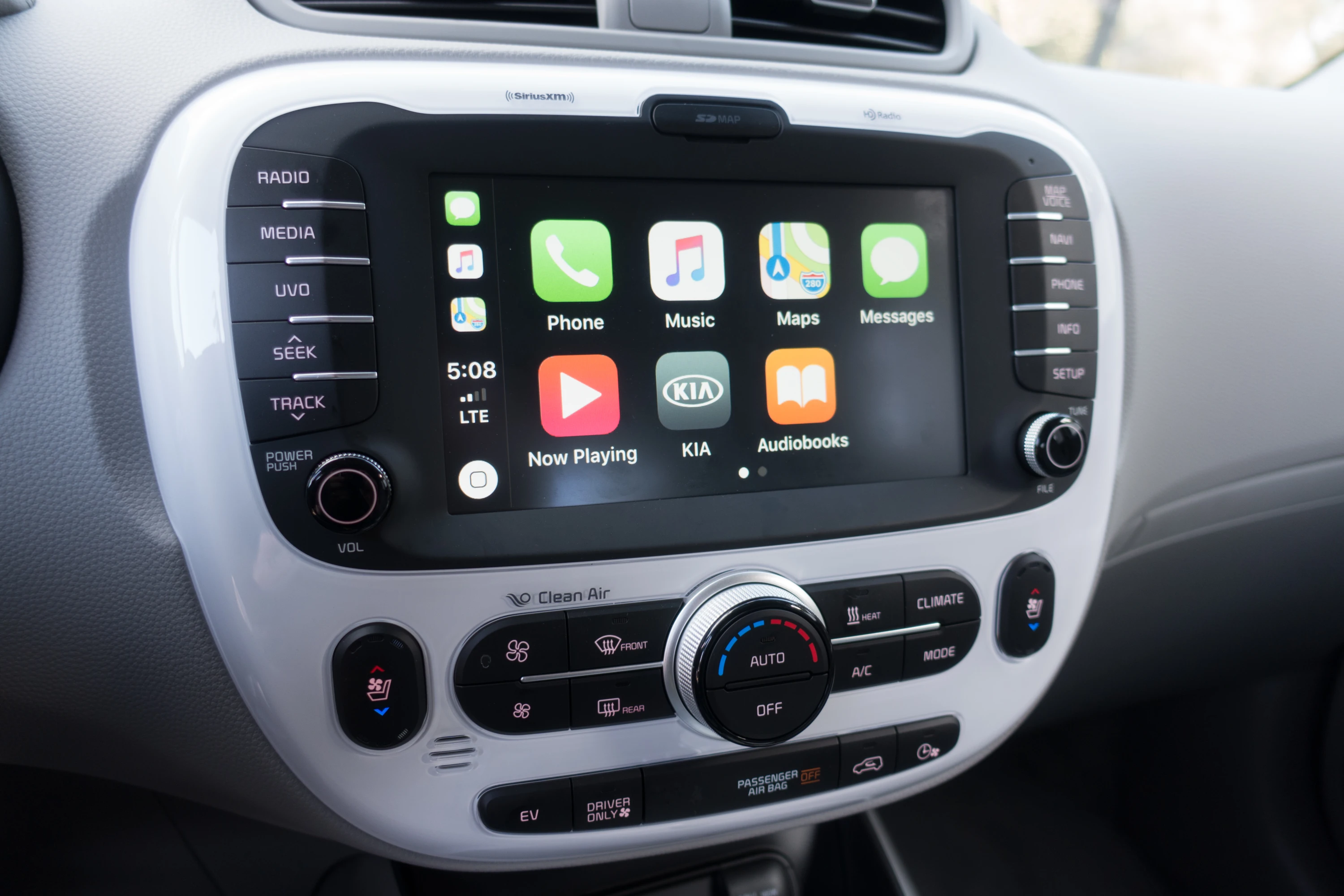 Kia Soul EV 30 kWh screens view
