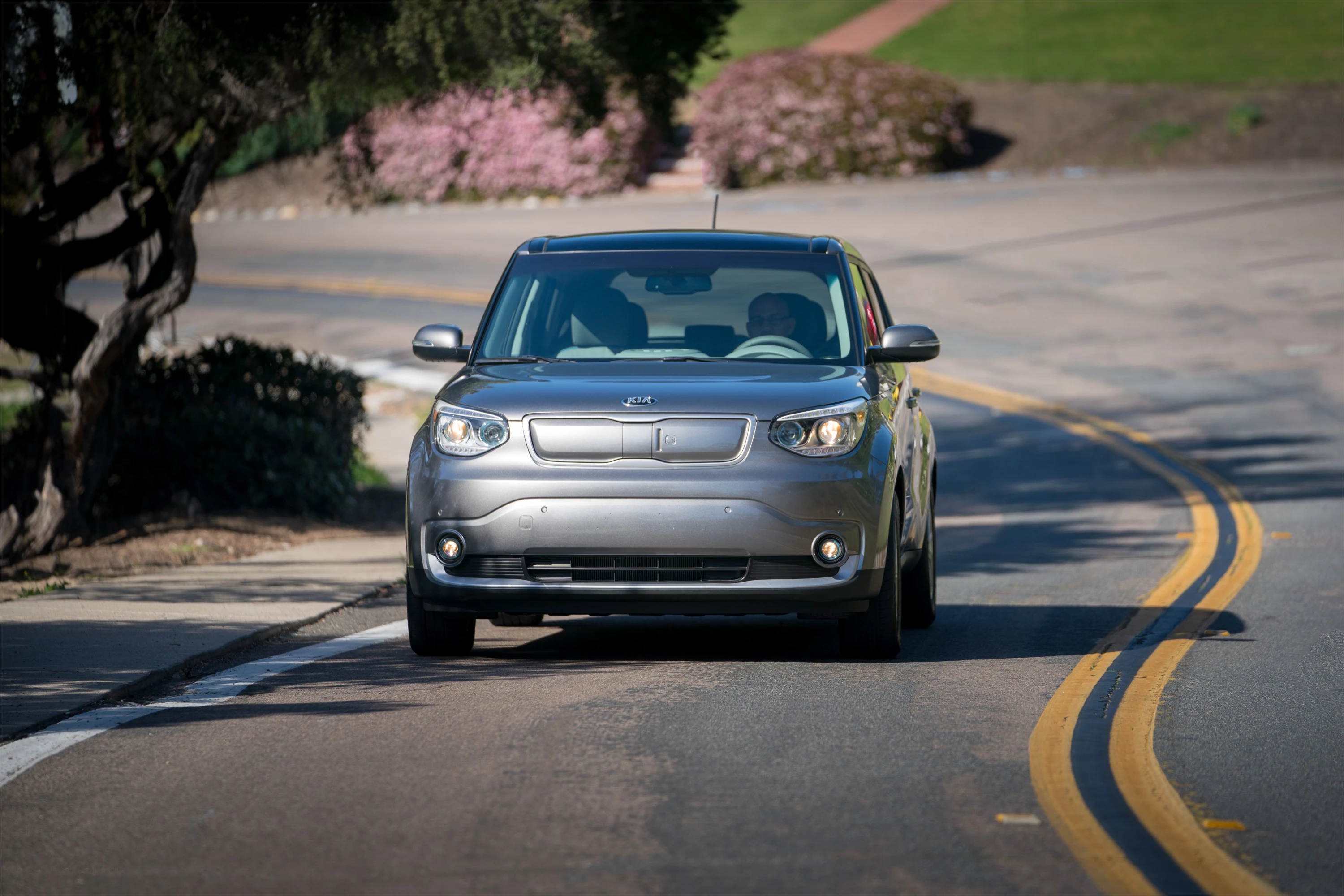 Kia Soul EV 33 kWh exterior view