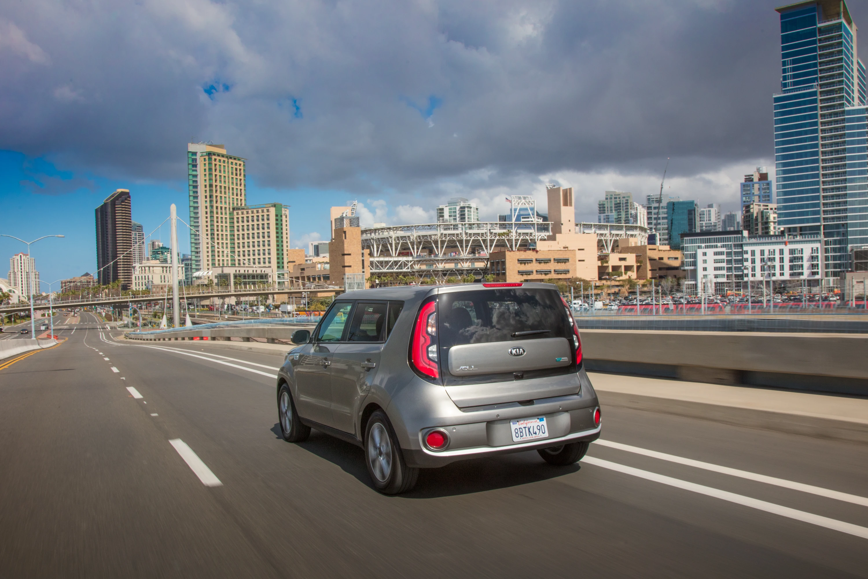 Kia Soul EV 33 kWh exterior view