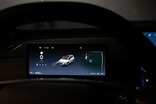 Leapmotor C10 69kWh RWD screens view