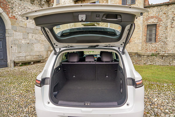 Leapmotor C10 69kWh RWD trunk view