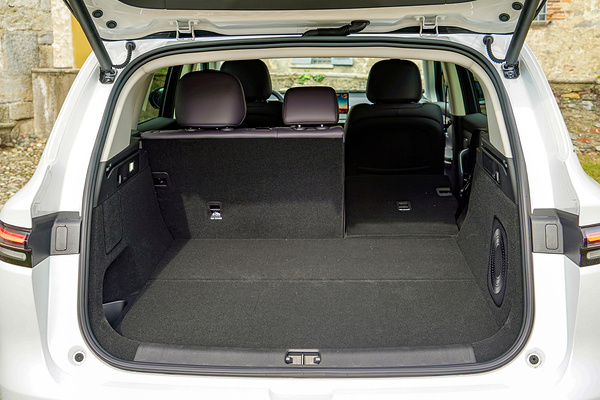 Leapmotor C10 69kWh RWD trunk view