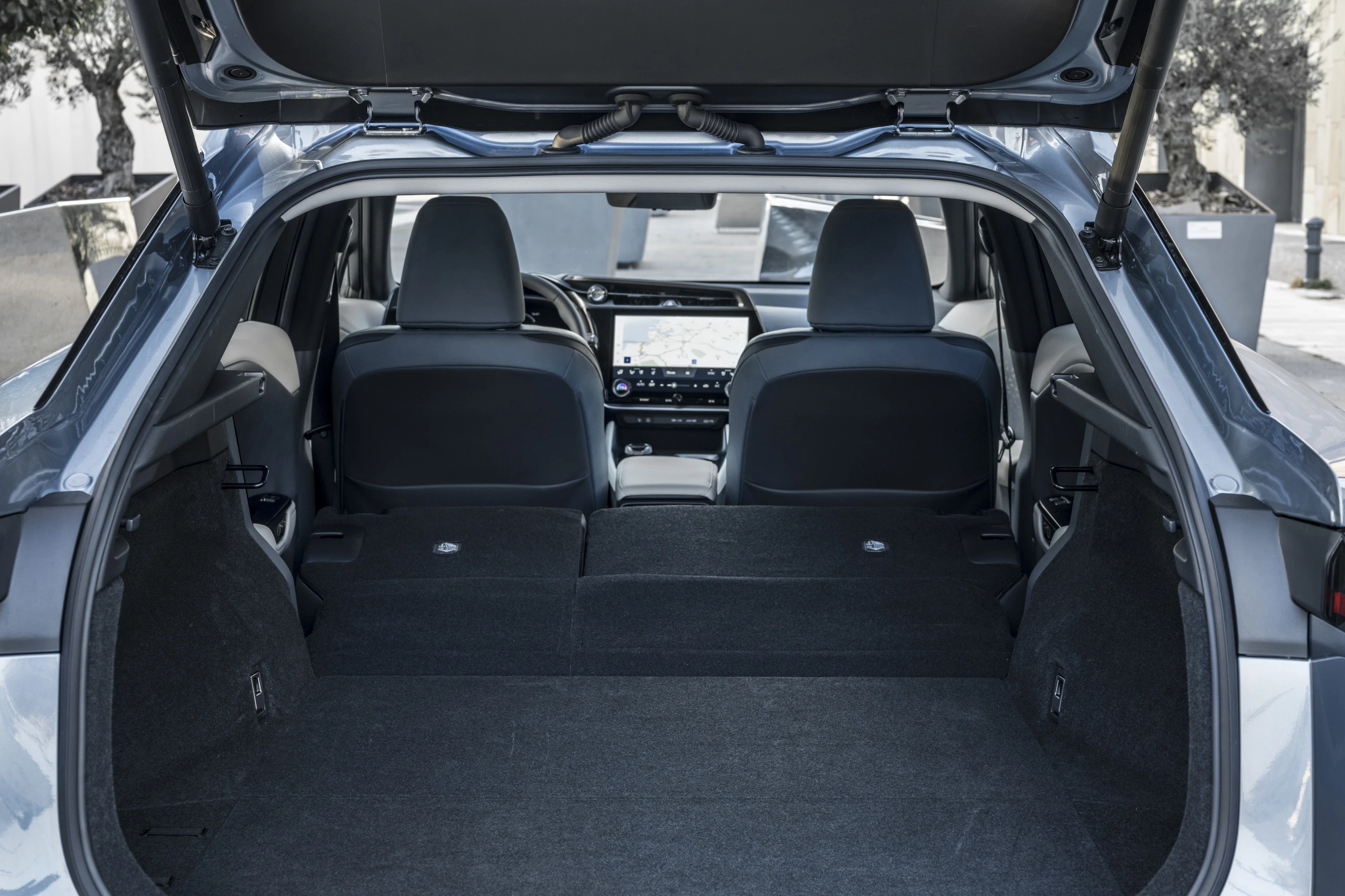 Lexus RZ 300e trunk view