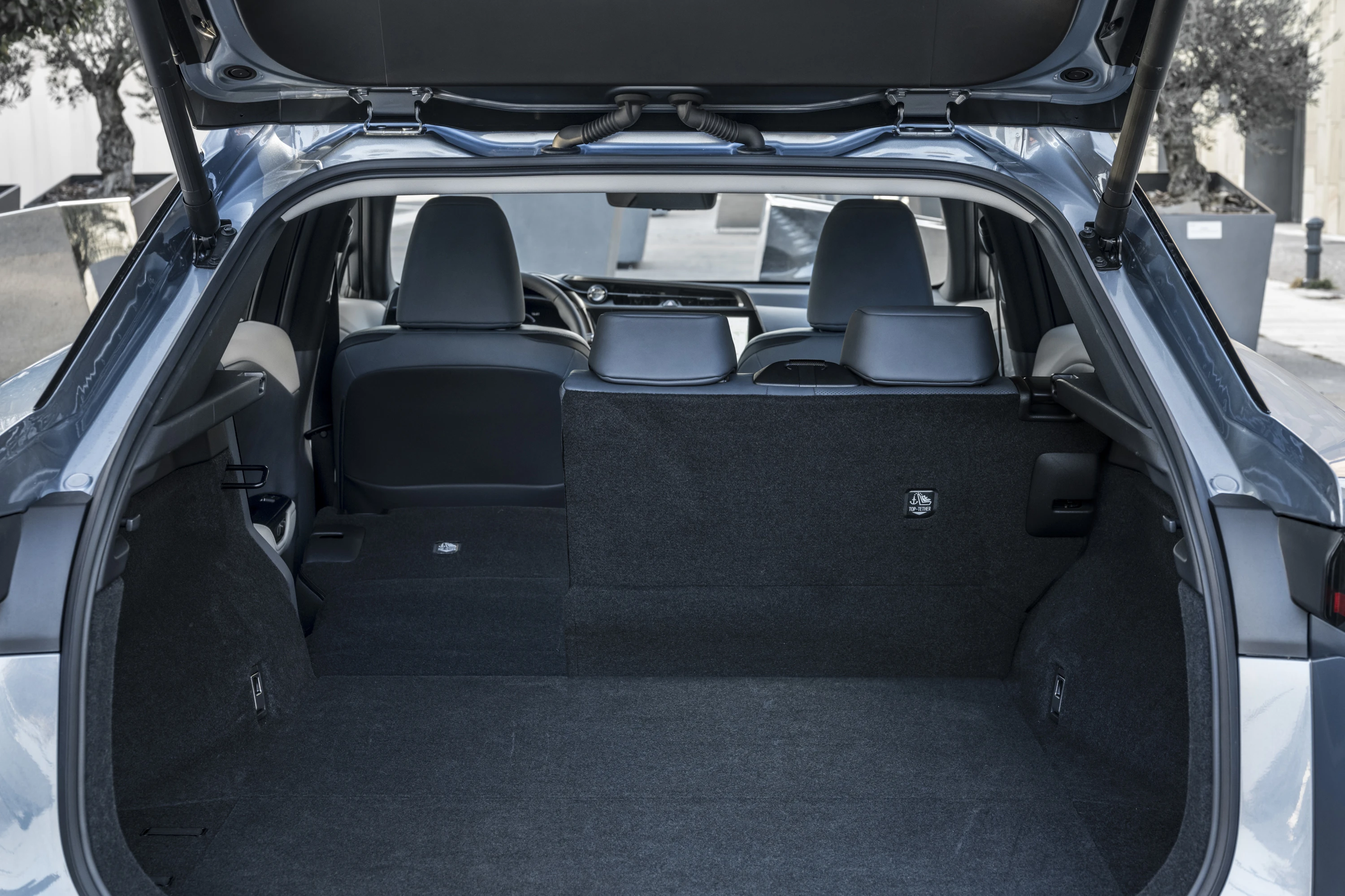 Lexus RZ 300e trunk view