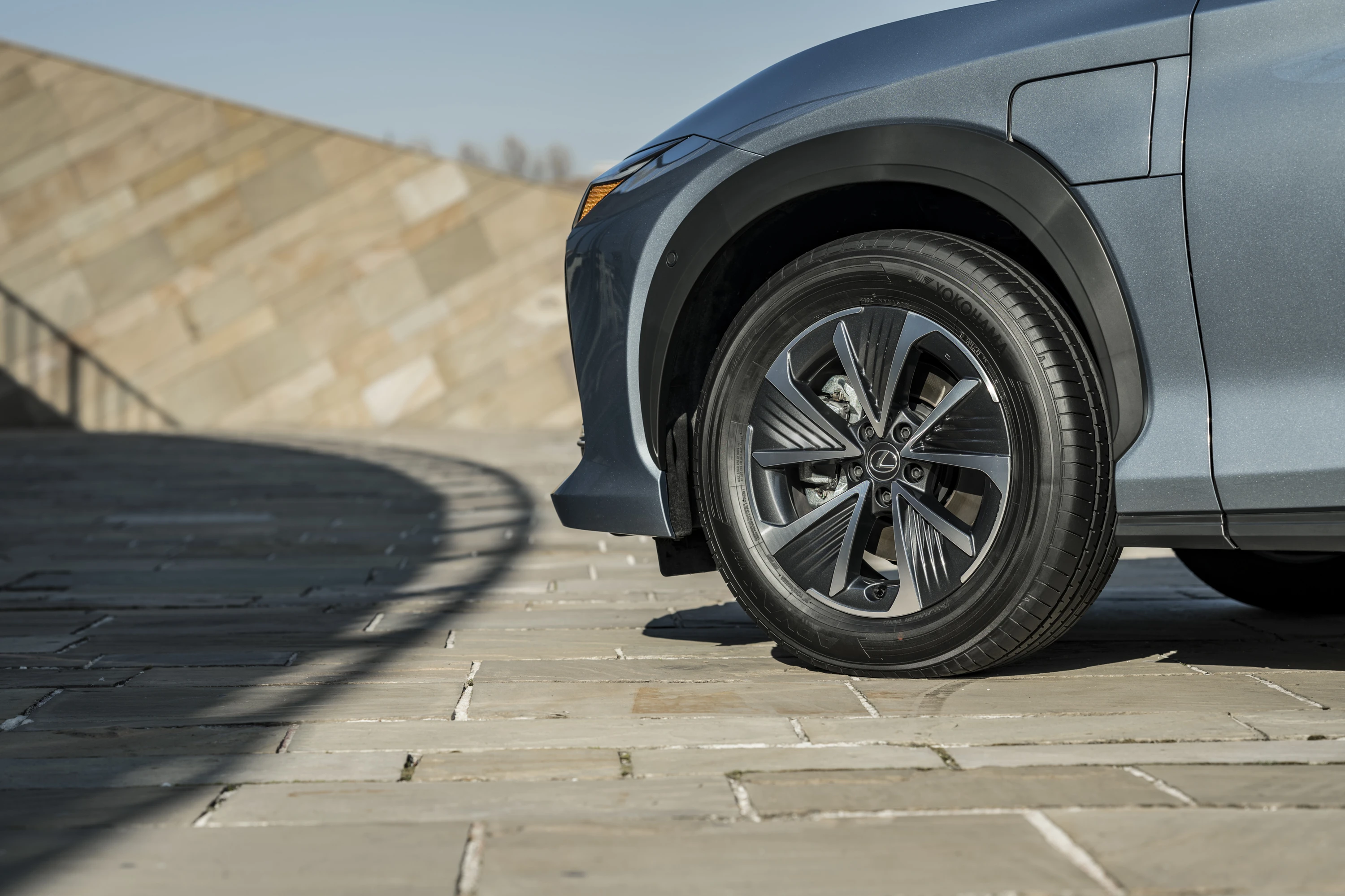 Lexus RZ 300e wheels view
