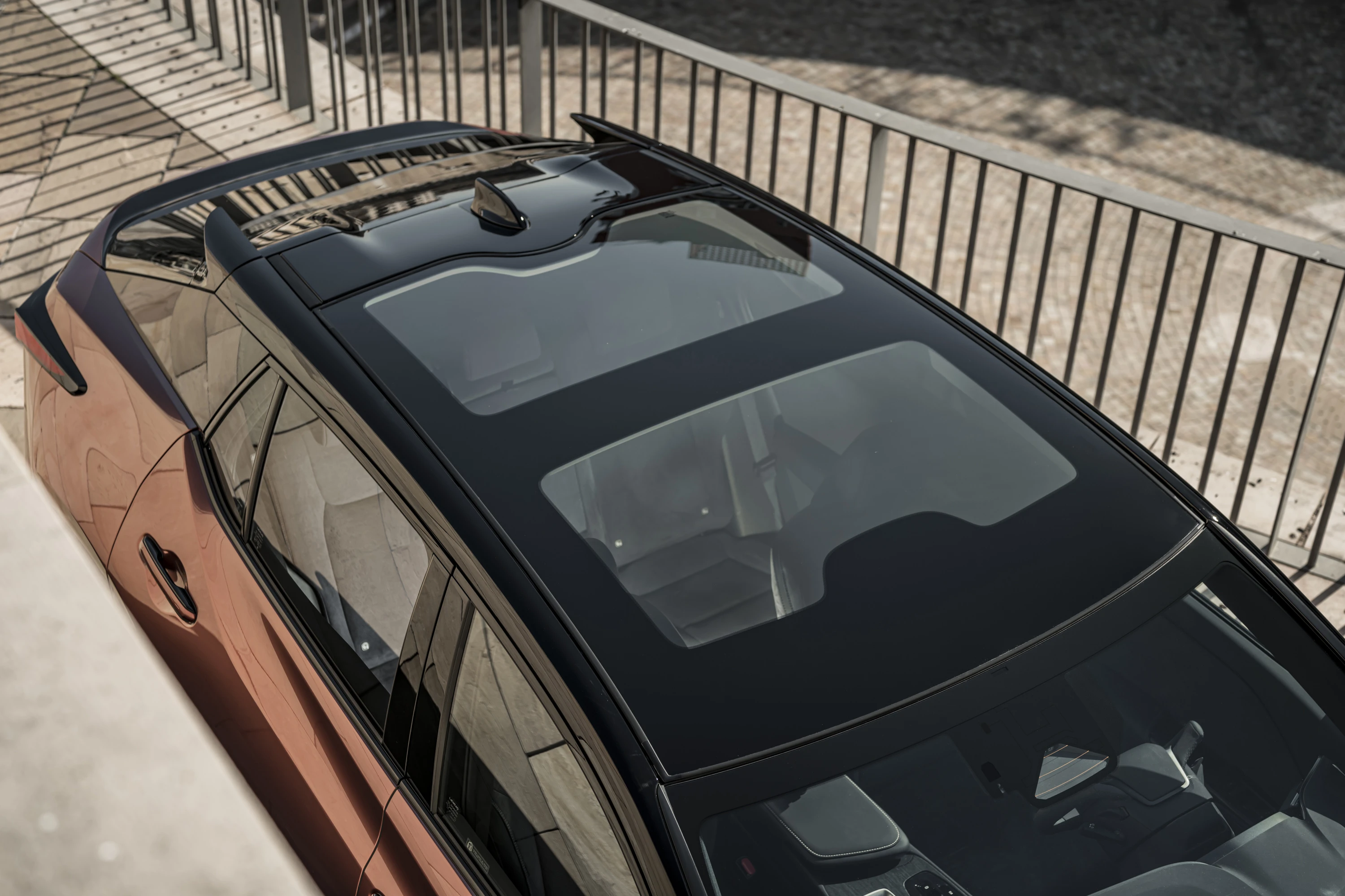 Lexus RZ 300e roof view
