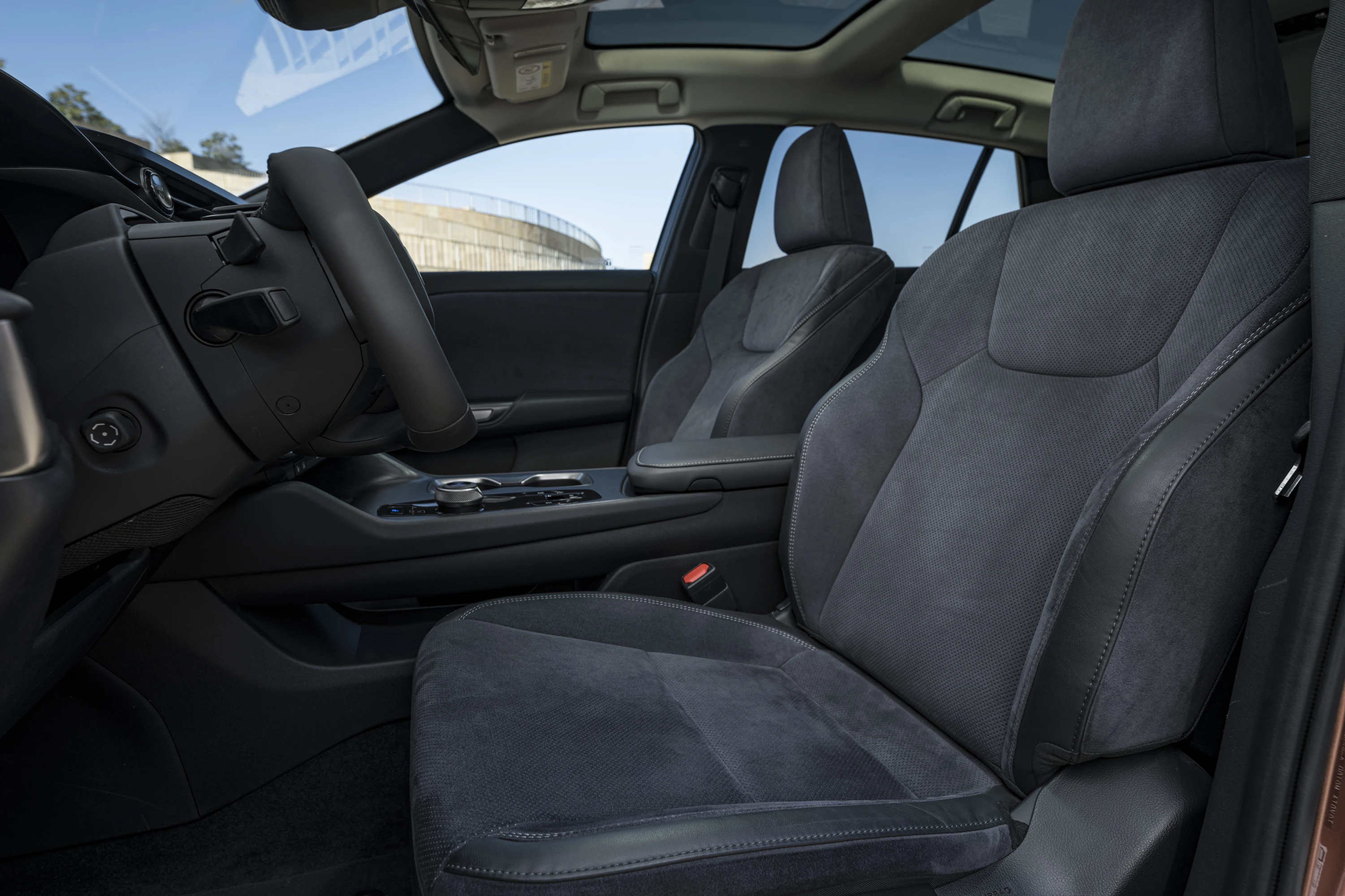 Lexus RZ 450e frontseats view