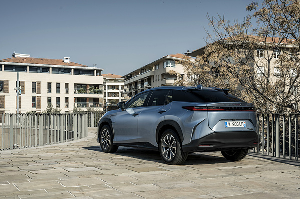 Lexus RZ 450e exterior view