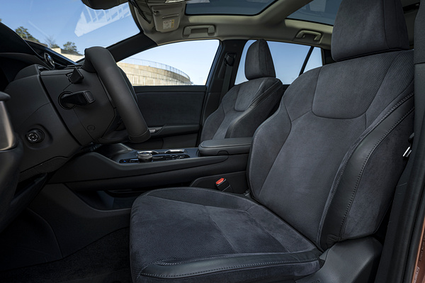 Lexus RZ 450e frontseats view