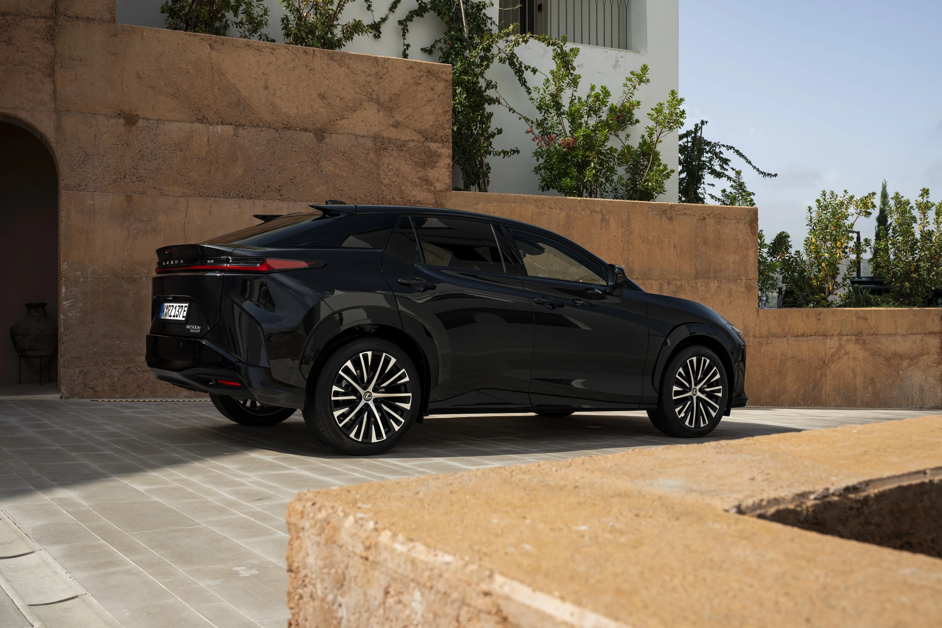Lexus RZ 500e exterior view