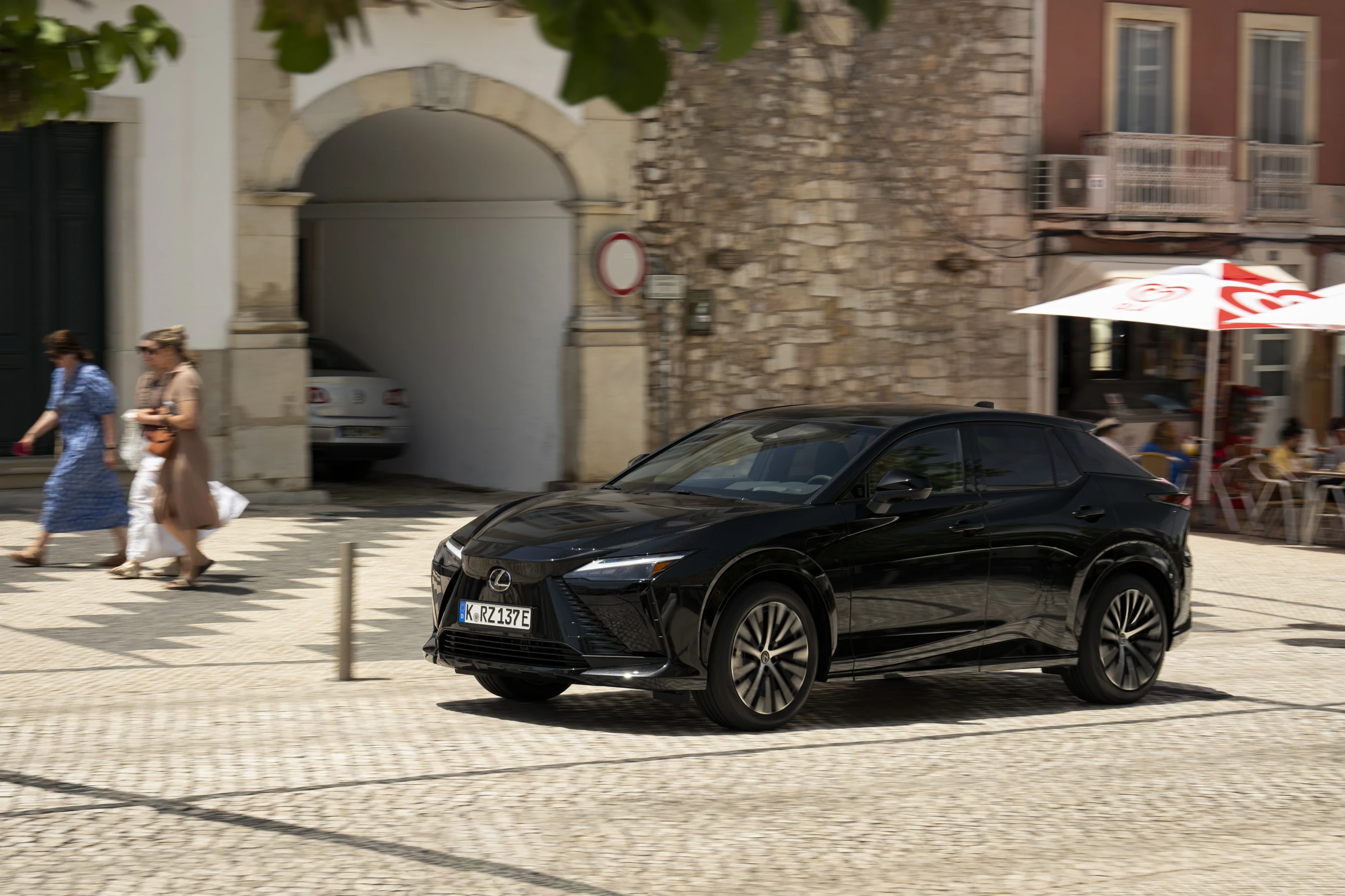 Lexus RZ 500e exterior view