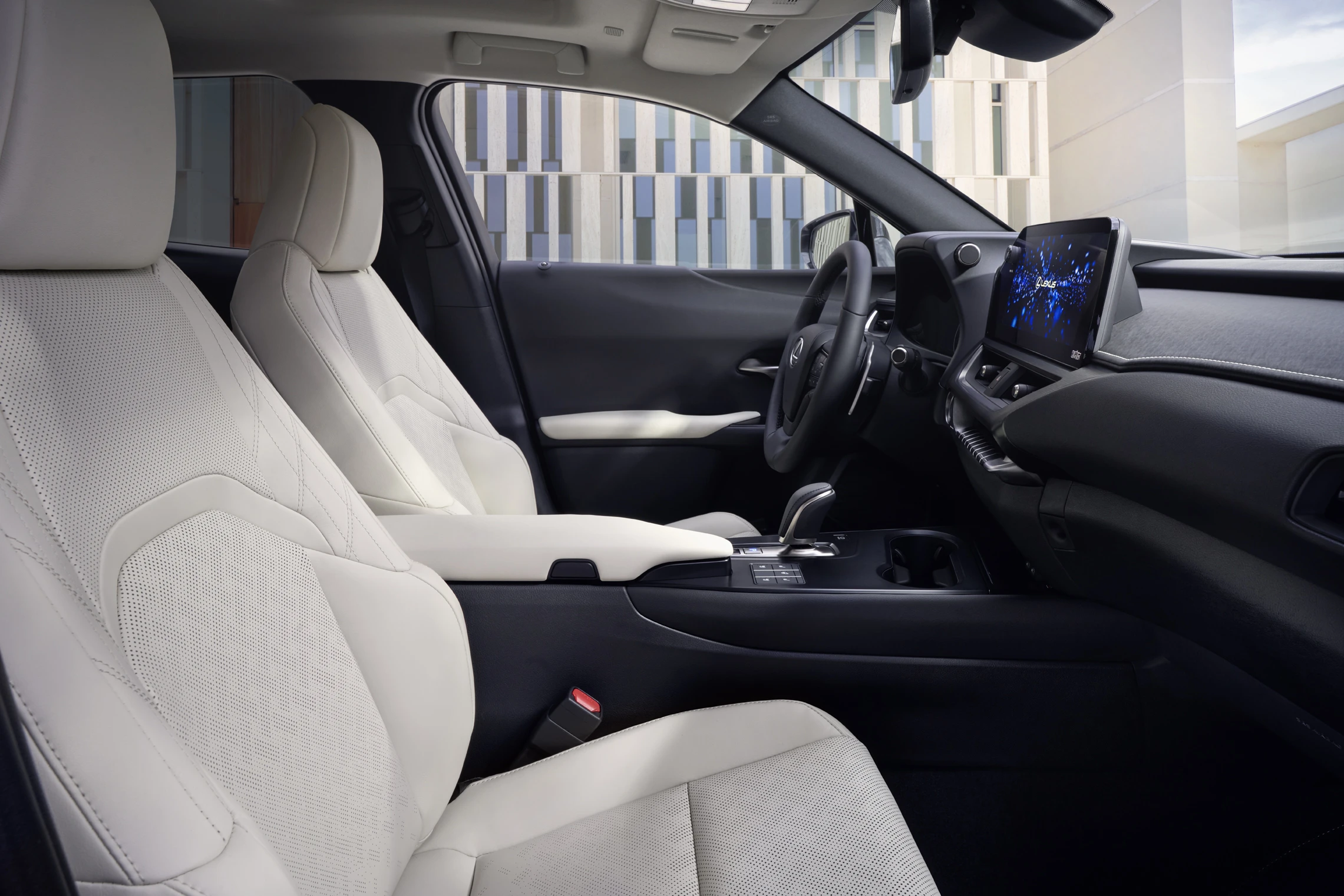 Lexus UX 300e frontseats view