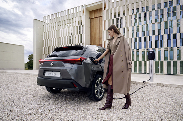 Lexus UX 300e charging view