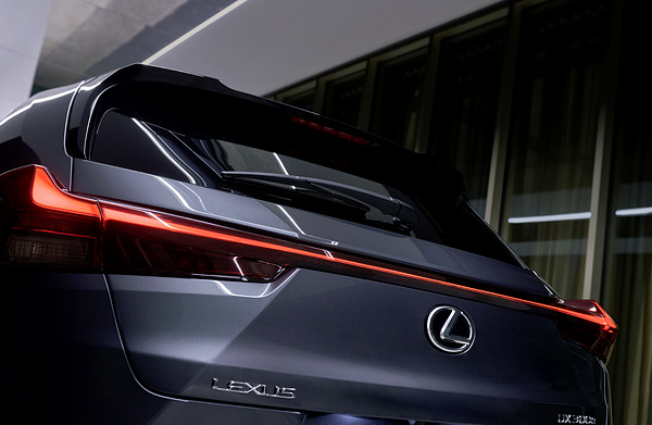 Lexus UX 300e rearlights view