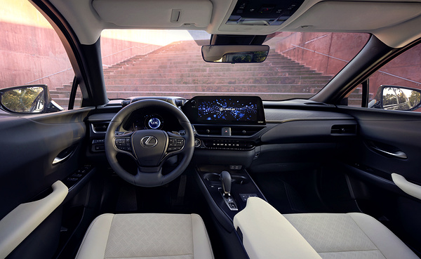 Lexus UX 300e screens view