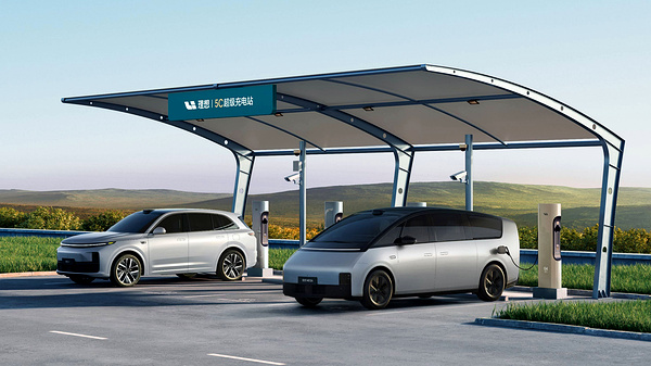 Li Auto MEGA charging view