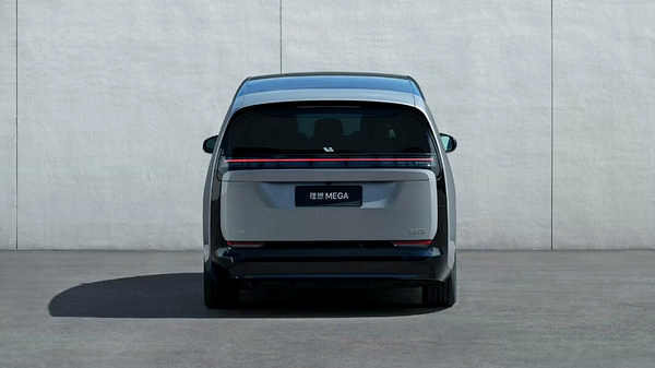 Li Auto MEGA exterior view