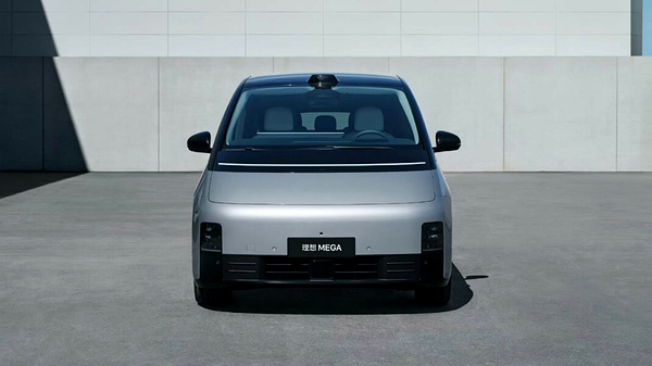 Li Auto MEGA exterior view