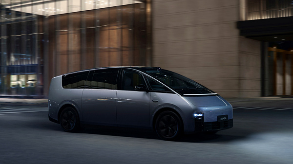 Li Auto MEGA exterior view