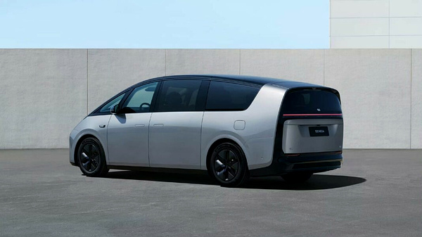 Li Auto MEGA exterior view