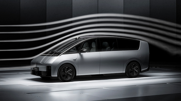 Li Auto MEGA exterior view