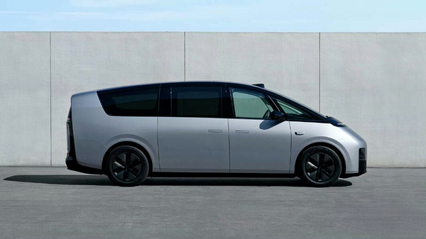 Li Auto MEGA exterior view
