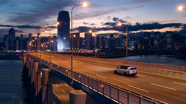 Li Auto MEGA exterior view