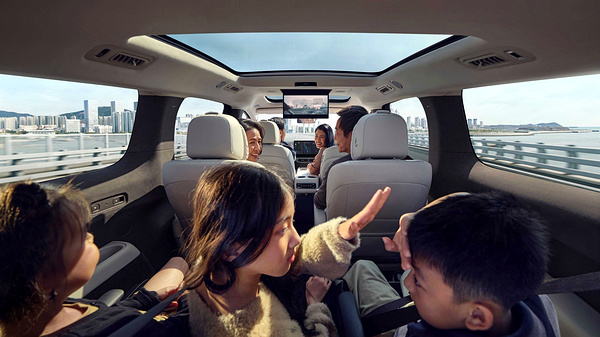 Li Auto MEGA interior view