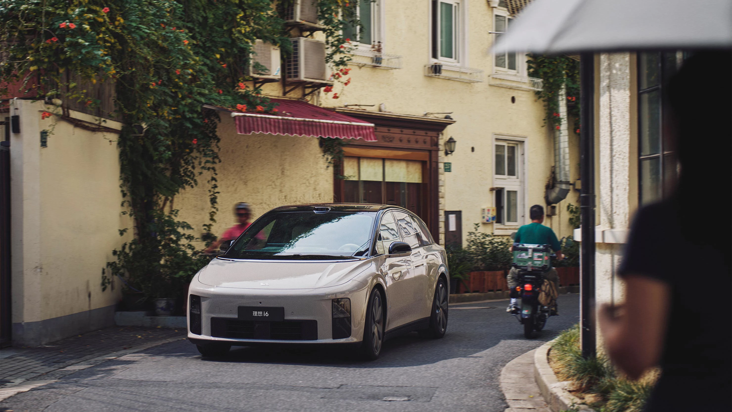 Li Auto i6 87.3 kWh AWD exterior view