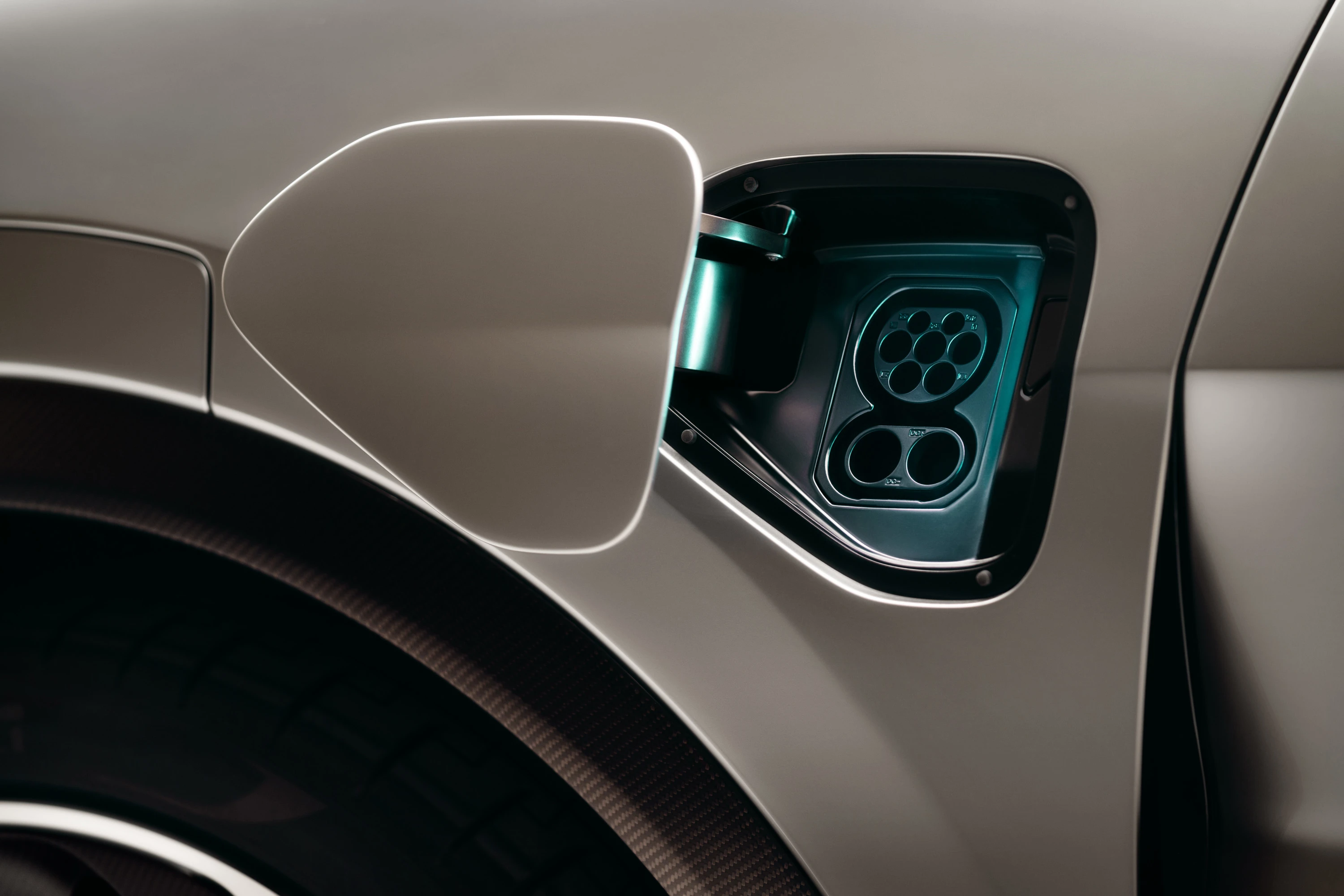 Lotus Eletre 900 chargport view