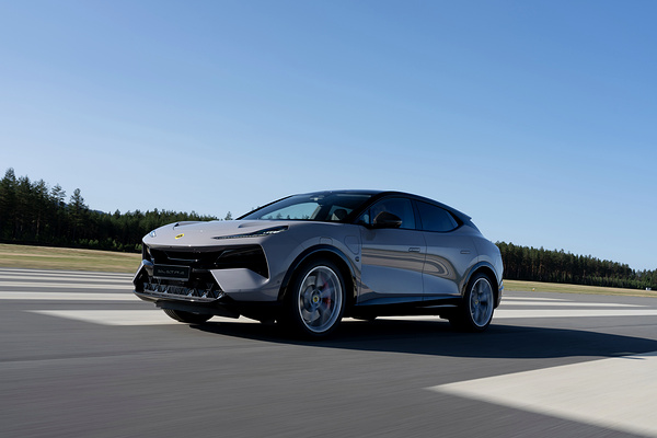 Lotus Eletre R electric suv