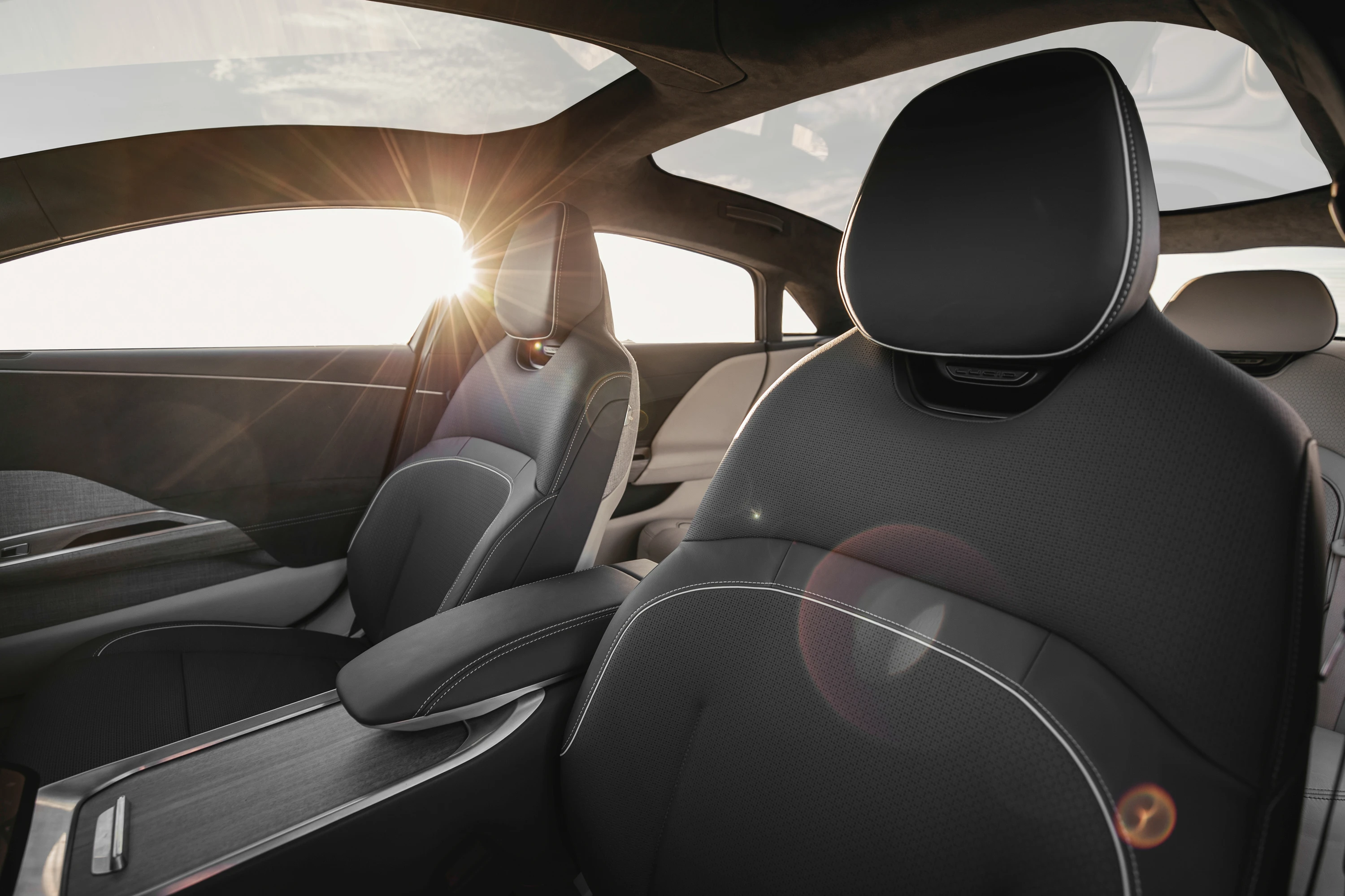 Lucid Air Dream Edition Performance frontseats view