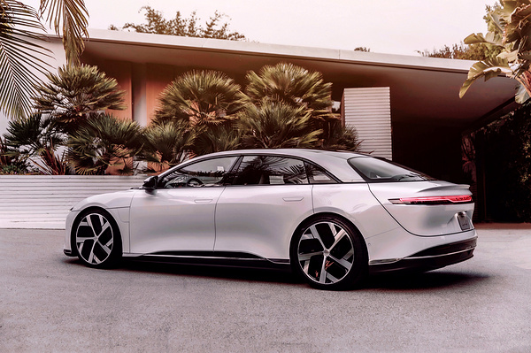 Lucid Air Dream Edition Range exterior view