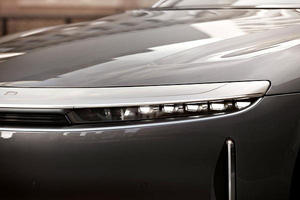 Lucid Air Dream Edition Range headlights view