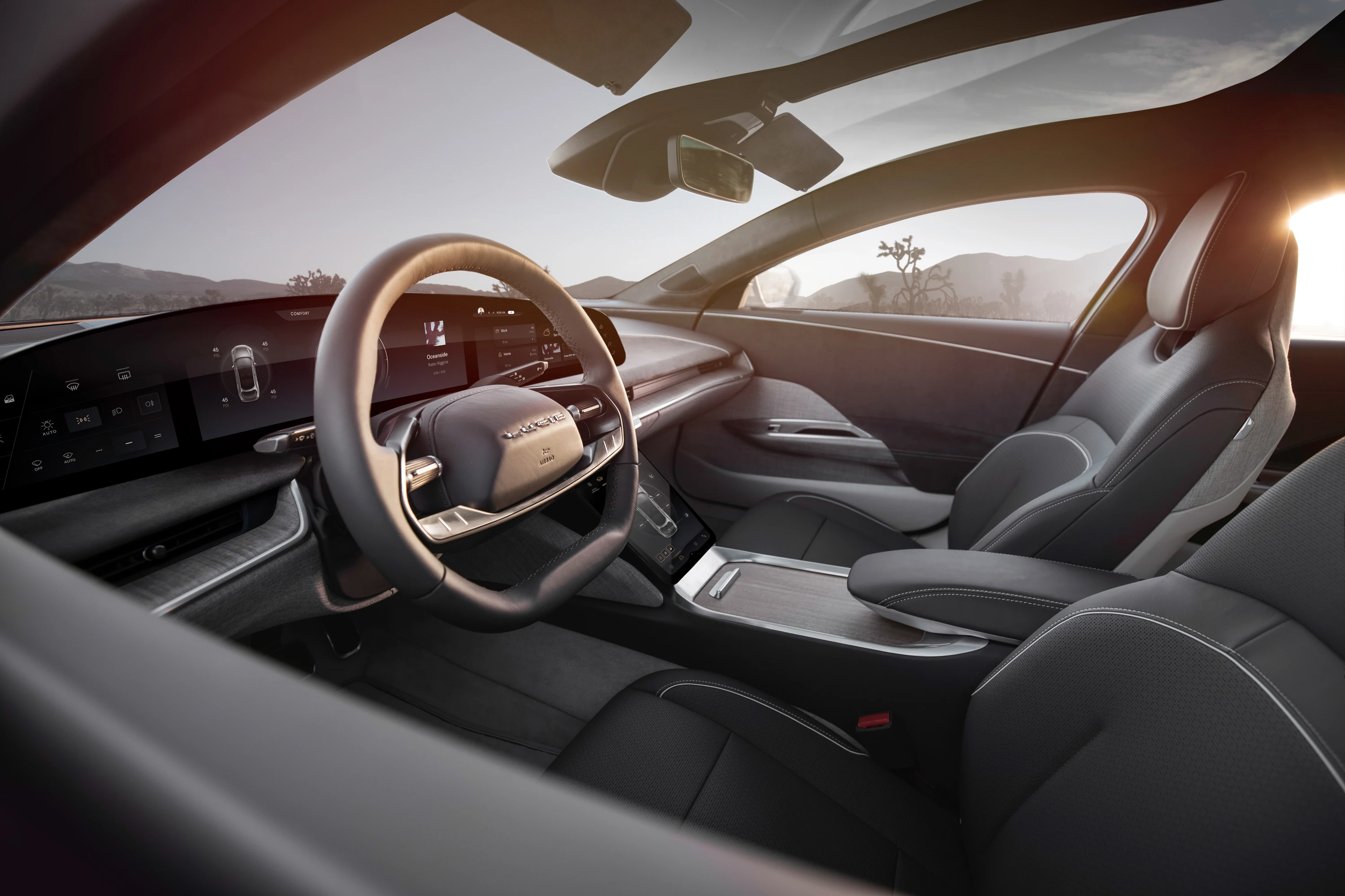 Lucid Air Grand Touring screens view