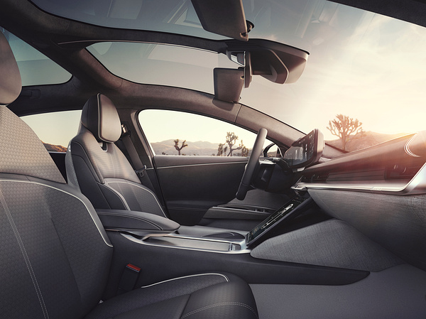 Lucid Air Grand Touring frontseats view