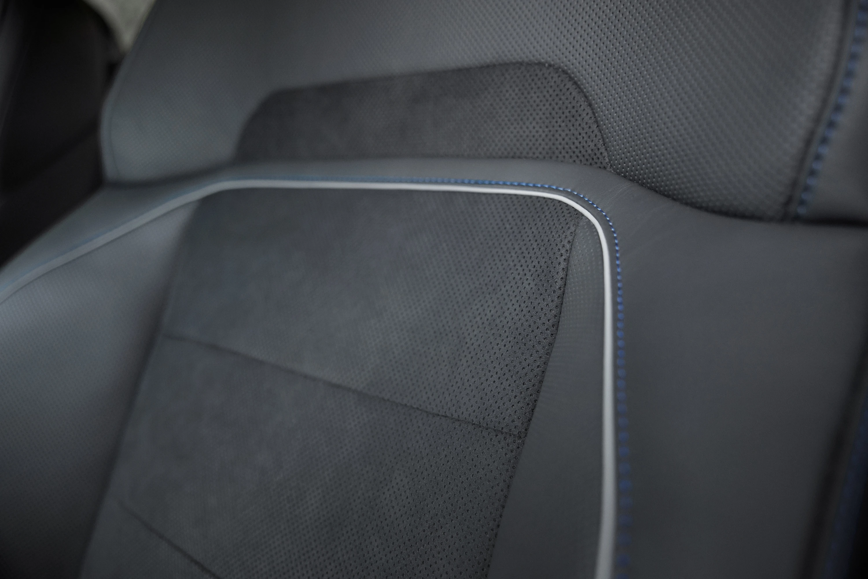 Lucid Air Sapphire frontseats view