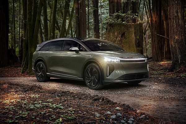 Lucid Gravity Dream Edition exterior view