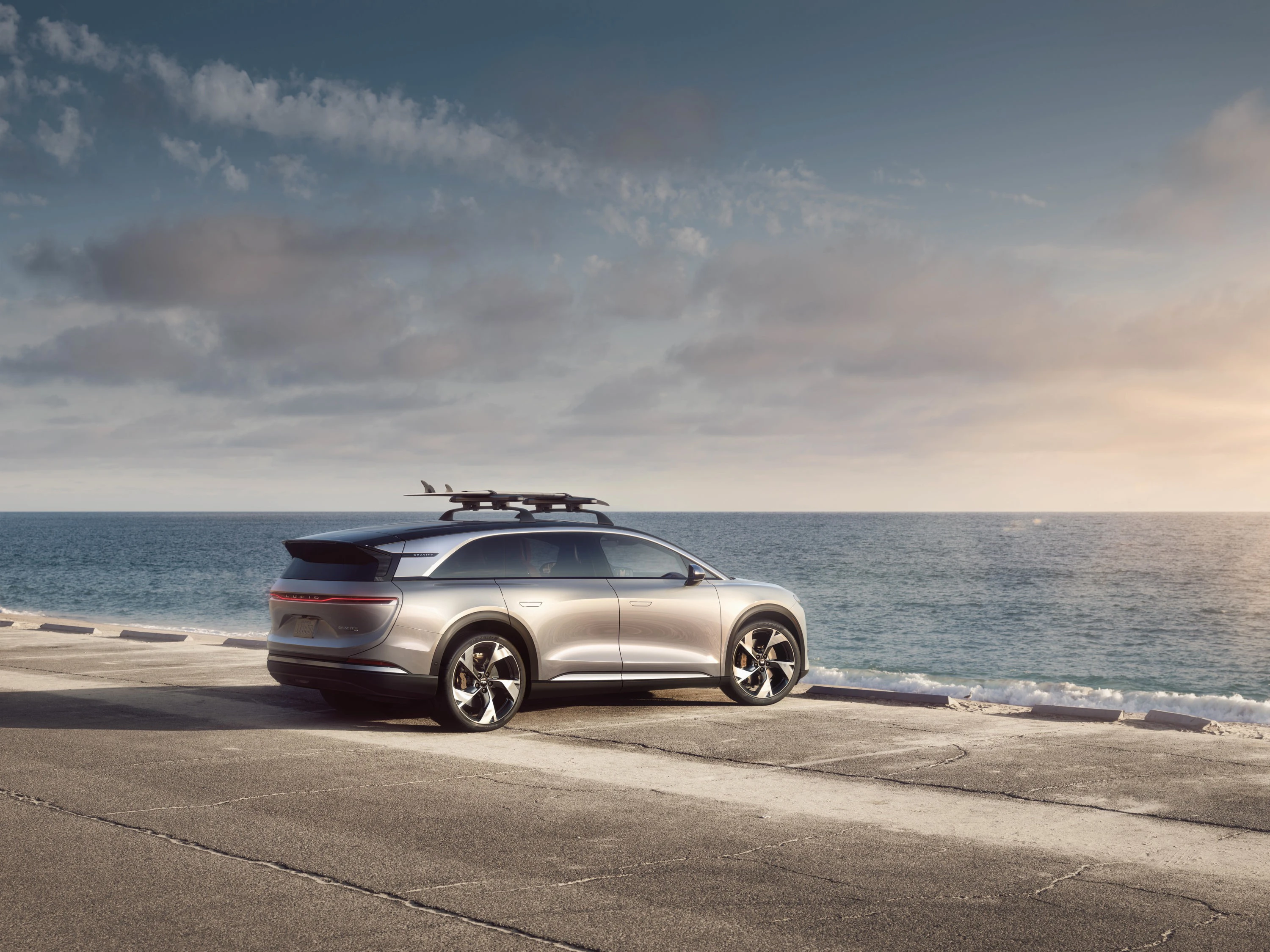 Lucid Gravity Grand Touring exterior view