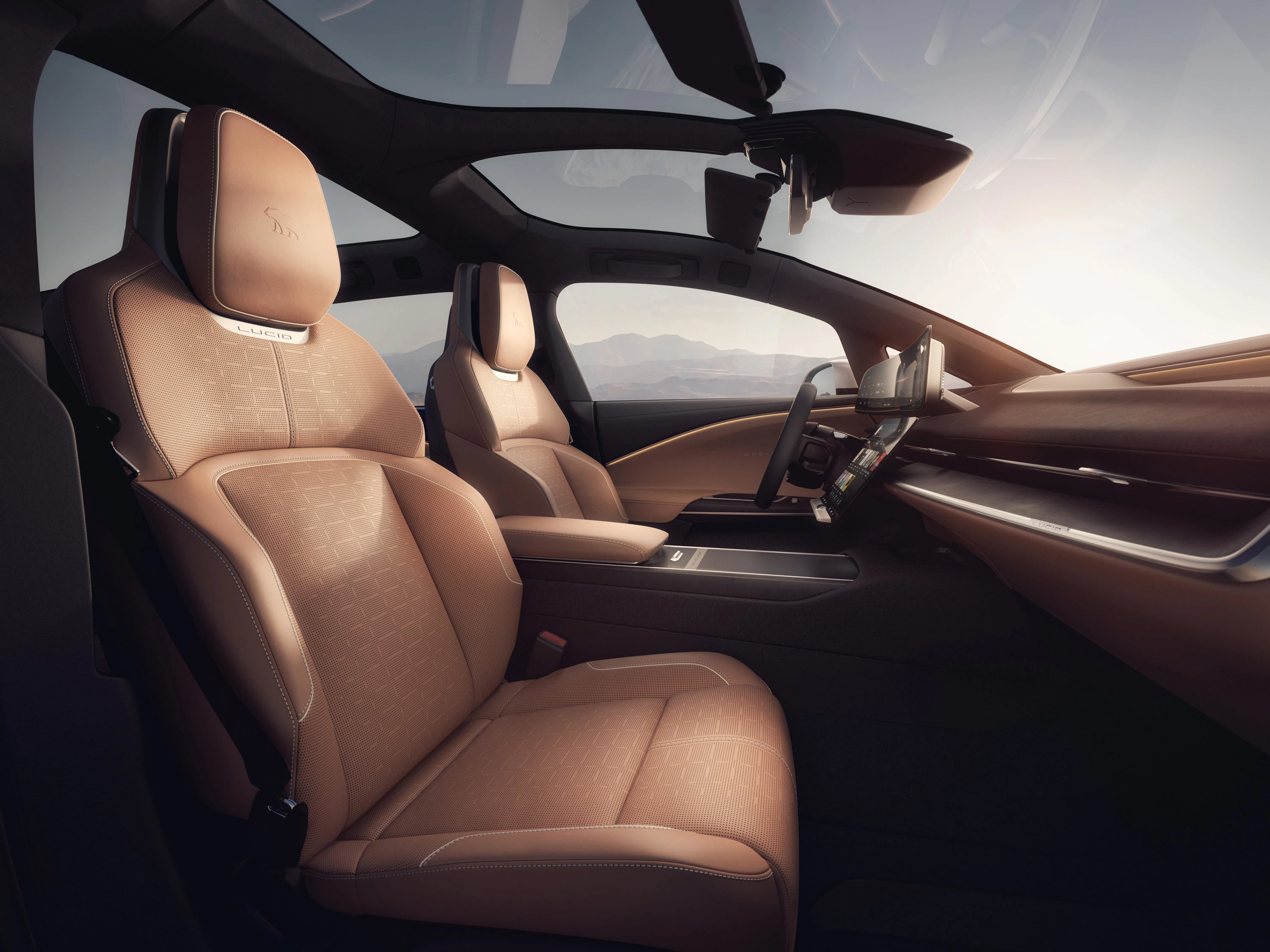 Lucid Gravity Grand Touring frontseats view