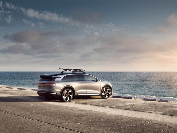 Lucid Gravity Touring exterior view