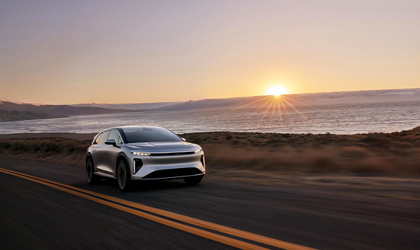 Lucid Gravity Touring exterior view