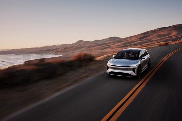 Lucid Gravity Touring exterior view