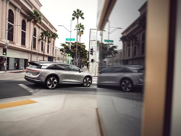 Lucid Gravity Touring exterior view