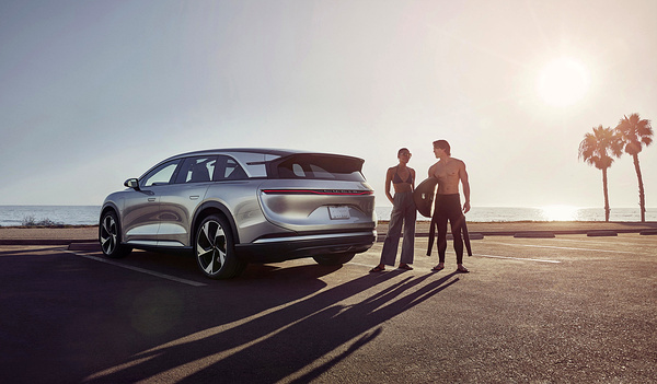 Lucid Gravity Touring exterior view