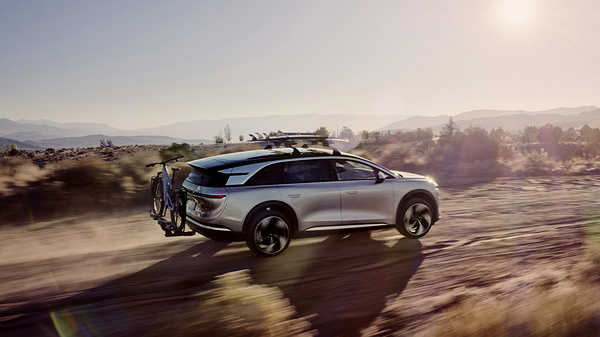Lucid Gravity Touring exterior view