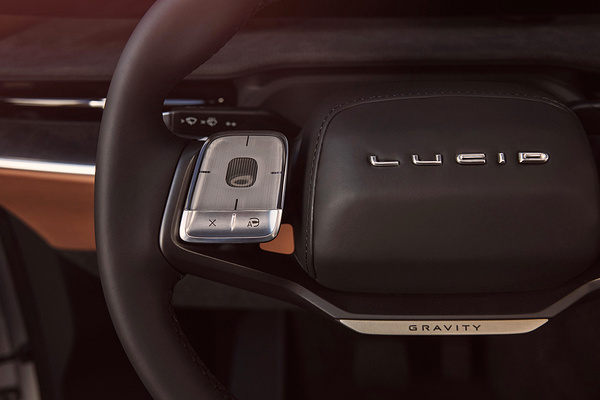 Lucid Gravity Touring steeringwheel view