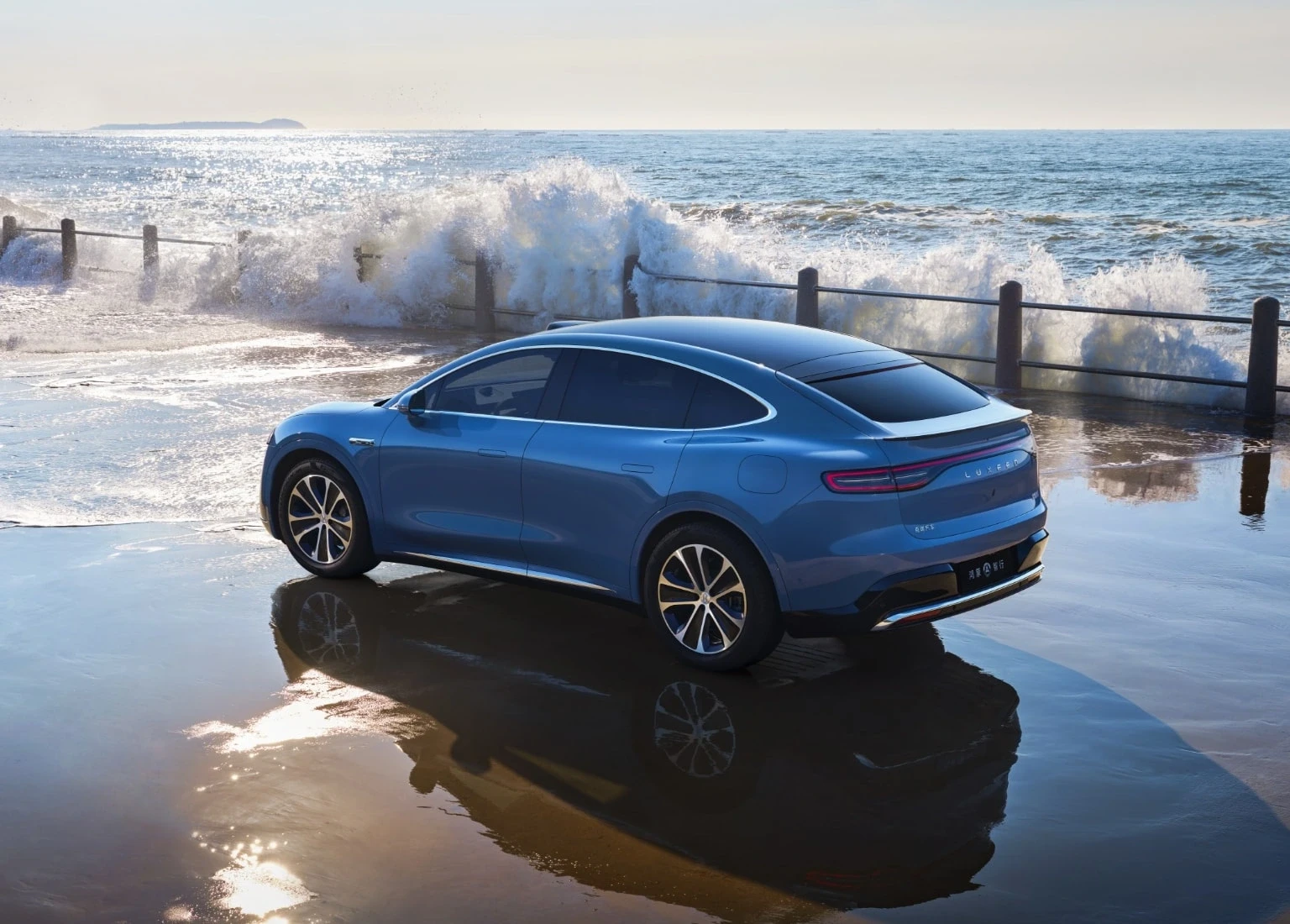 Luxeed R7 RWD 100 kWh exterior view